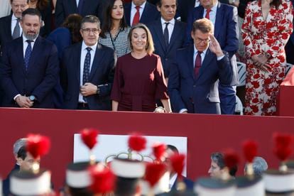 De izquierda a derecha, el líder de Vox, Santiago Abascal, los portavoces del PSOE y del PP en el Congreso, Patxi López y Cuca Gamarra, y el líder del PP, Alberto Núñez Feijóo. 