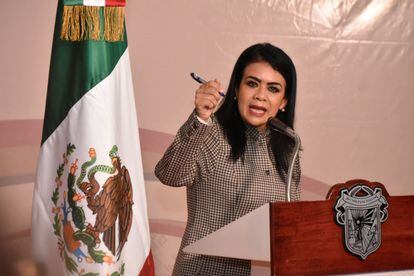 Norma Otilia Hernández habla frente a la prensa este 10 de julio.
