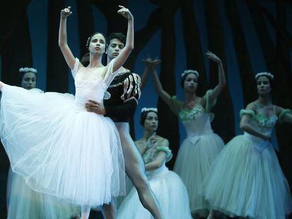 Rafael Quenetit y Gretel Morejon, durante el ensayo general del Ballet Nacional de Cuba en el T&iacute;voli.