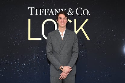 Es el primer hijo que Bernard tuvo con su segunda esposa, Hélène Mercier, y tiene 30 años. Es vicepresidente ejecutivo de Tiffany, desde que fue adquirida por LVMH a inicios de 2021. Antes fue, durante cuatro años, director ejecutivo de la marca de maletas Rimowa, y, como su hermana, pasó por McKinsey antes de entrar en el negocio familiar, aunque en su caso solo fueron unas prácticas de verano como analista de negocio. Hay voces en Francia que lo ven como el sustituto de su padre ya que fue el que lo acompañó cuando Arnault se reunió con Donald Trump, poco después de ser elegido presidente de Estados Unidos. 