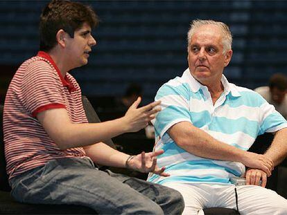Javier Perianes conversa con Barenboim.
