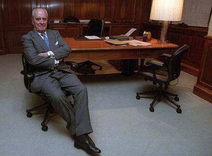 Rafael del Pino, en su despacho, en noviembre de 2000.