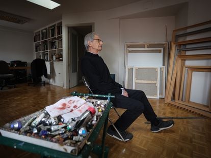 El viñetista periodístico y pintor Andrés Rábago García en su estudio madrileño el 23 de diciembre.