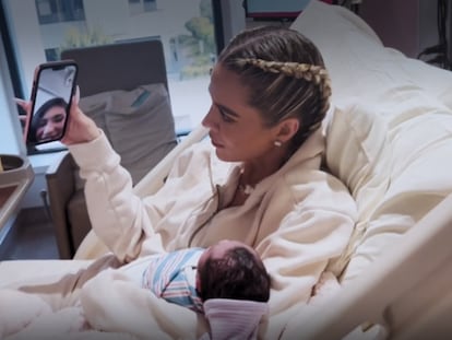 Khloé Kardashian junto a su hijo, nacido por gestación subrogada, en un momento del reality 'Las Kardashians'.