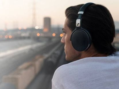 Unos auriculares inalámbricos Sennheiser, modelo HD 4.50 BTNC, se encuentran en oferta con motivo de la campaña de Reyes.