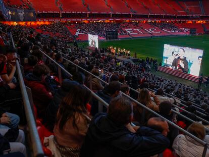 Cientos de personas, en el acto inaugural de la celebración de los 125 años del Athletic.