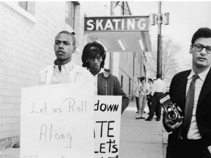 Richard Avedon fotografiando a los manifestantes a favor de los derechos civiles por el Comité Coordinador Estudiantil No Violento, 1963