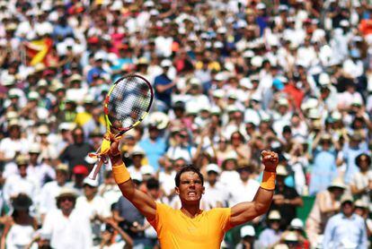 Nadal celebra su triunfo contra Dimitrov en Montecarlo.