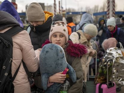 Niños de Ucrania, refugiados a salvo del lobo feroz