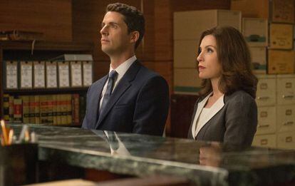 Matthew Goode y Julianna Margulies, en una imagen de la sexta temporada de 'The Good Wife'.