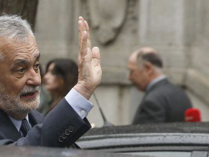El expresidente de la Junta de Andalucía y exconsejero de Economía y Hacienda José Antonio Griñán, a su salida del Tribunal Supremo en abril de 2022.