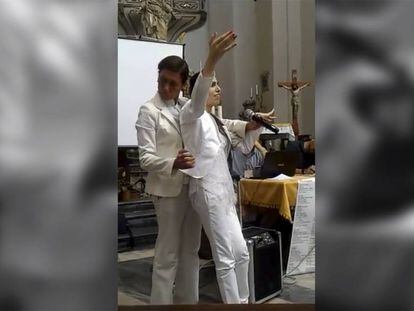 La interpretación de Fresta emocionó al público de una iglesia en Italia.