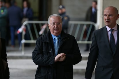 El ex consejero de Empleo de la Junta, a su llegada a la Audiencia de Sevilla para conocer la sentencia de la pieza política del ´caso ERE´, en noviembre de 2019.