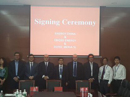 Ceremonia de la firma del contrato en las oficinas de Enrgy China