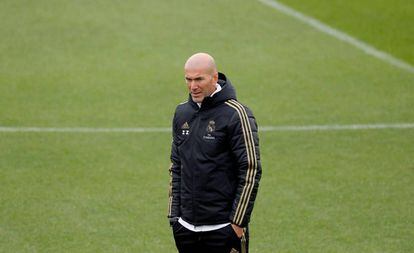 Zidane, durante el entrenamiento de hoy en Valdebebas.