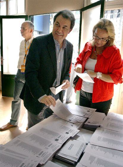 Artur Mas, líder de CiU, vota en Barcelona.