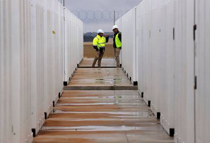 Baterías de litio de Tesla en la reserva de energía de Hornsdale, al sur de Australia