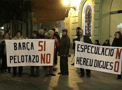 Manifestación de vecinos en Les Corts contra el proyecto del Barça.