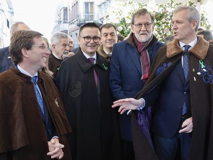 El candidato del PP, Alfonso Rueda, el expresidente del Gobierno, Mariano Rajoy, el alcalde de Madrid, José Luís Almeida, y el conselleiro de Agricultura, José González, en la Feira do Cocido de Lalín este domingo.