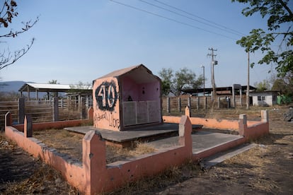 Una capilla al ingreso de la comunidad de Aguililla.