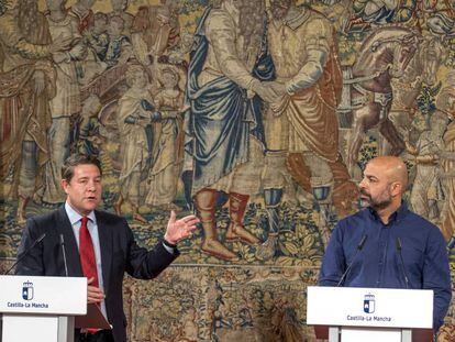 El presidente de Castilla-La Mancha, Emiliano Garc&iacute;a-Page, y el secretario general regional de Podemos, Jos&eacute; Garc&iacute;a Molina.