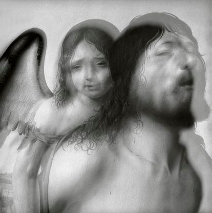 ‘Cristo muerto sostenido por un ángel’ (1475-1476), de Antonello da Messina. ‘ “Mirar por la cámara y dialogar sin tiempo con la obra fue una comunión” ‘, explica García-Alix.