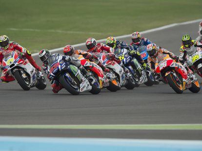 Los pilotos de MotoGP durante la salida del GP de Argentina.
