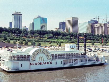 El navío, conocido como McBarge (en español, McBarcaza), alojó un restaurante McDonald’s con motivo de la Expo 1986 celebrada en Canadá, para después convertirse en un molesto armatoste del que la franquicia no quiso saber nada.