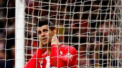 Morata se lamenta de una ocasión fallada en el partido de ida de las semifinales de Copa disputado en el Metropolitano.