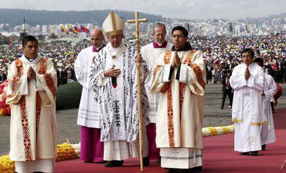 El Papa en Quito donde esperan miles de peregrinos.