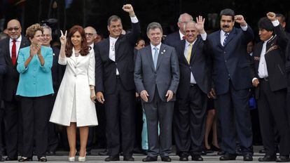 Los expresidentes de Brasil, Argentina y Ecuador junto a los presidentes de Colombia, Venezuela y Bolivia, reunidos en Quito (Ecuador) en un acto de la UNASUR, el pasado diciembre de 2014. 