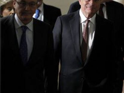 El gobernador del Banco de Espa&ntilde;a, Luis Mar&iacute;a Linde, junto al presidente del BCE, Mario Draghi.