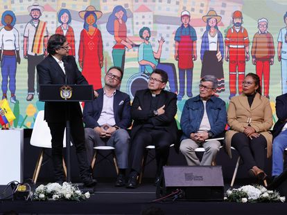 Gustavo Petro habla durante la instalación del Comité Nacional de la Participación, instancia transitoria de la Mesa de Diálogos de Paz entre el Gobierno Nacional y el Ejército de Liberación Nacional, en Bogotá, el 3 de agosto de 2023.