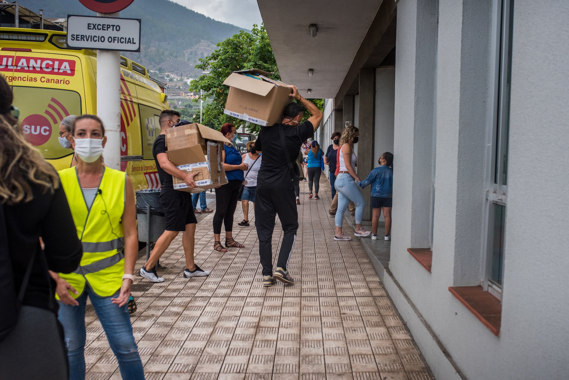 La incertidumbre y la angustia se apoderan de los vecinos de La Palma:  “Hemos perdido toda nuestra vida” | Sociedad | EL PAÍS