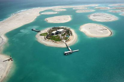 Panorámica de The World, archipiélago de islas artificiales en las inmediaciones de la costa de Dubái, en Oriente Próximo.