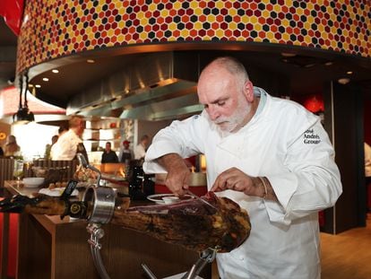 El chef José Andrés, el 20 de enero de 2023 en la apertura de su nuevo restaurante Jaleo, en el Atlantis The Royal de Dubái.