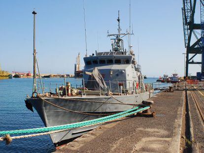 La patrullera &#039;Defender&#039;, en el puerto de Santa Cruz de Tenerife. 