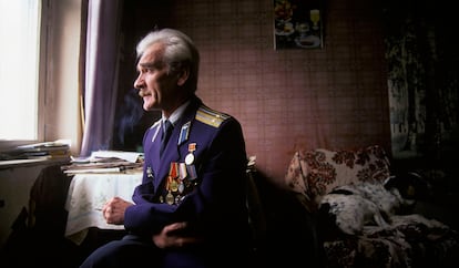 Retrato del antiguo teniente coronel soviético Stanislav Petrov tomado en 1999. Petrov evitó un desastre nuclear en 1983.