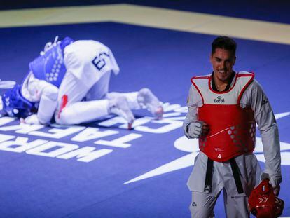Jon Andoni Cintado celebra la victoria contra el egipcio Seif Eissa en las semifinales del Mundial de taekwondo que se está celebrando en Guadalajara, México.