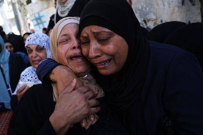 Two women crying during the burial of the dead in Nour Chams refugee camp.