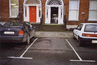 'Parking Spaces. Dublín, Irlanda' (2002), de Martin Parr.
