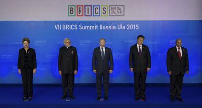 Dilma Rousseff, Narendra Modi, Vlad&iacute;mir Putin, Xi Jinping y Jacob Zuma, este jueves en Uf&aacute; en la cumbre de los BRICS. 
