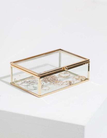 Cajita de cristal para guardar joyas de Stradivarius (12,95 euros).
