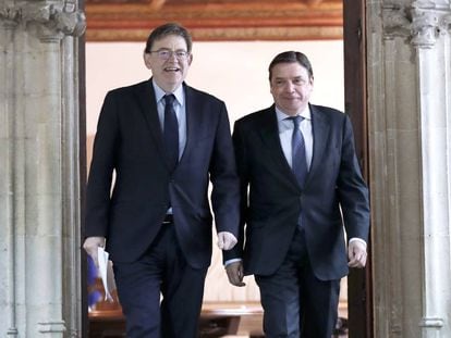 El presidente Ximo Puig y el ministro de Agricultura, Luis Planas, tras su encuentro en Valencia.