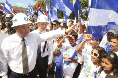 Los empresarios chinos, en la inauguración de las obras.