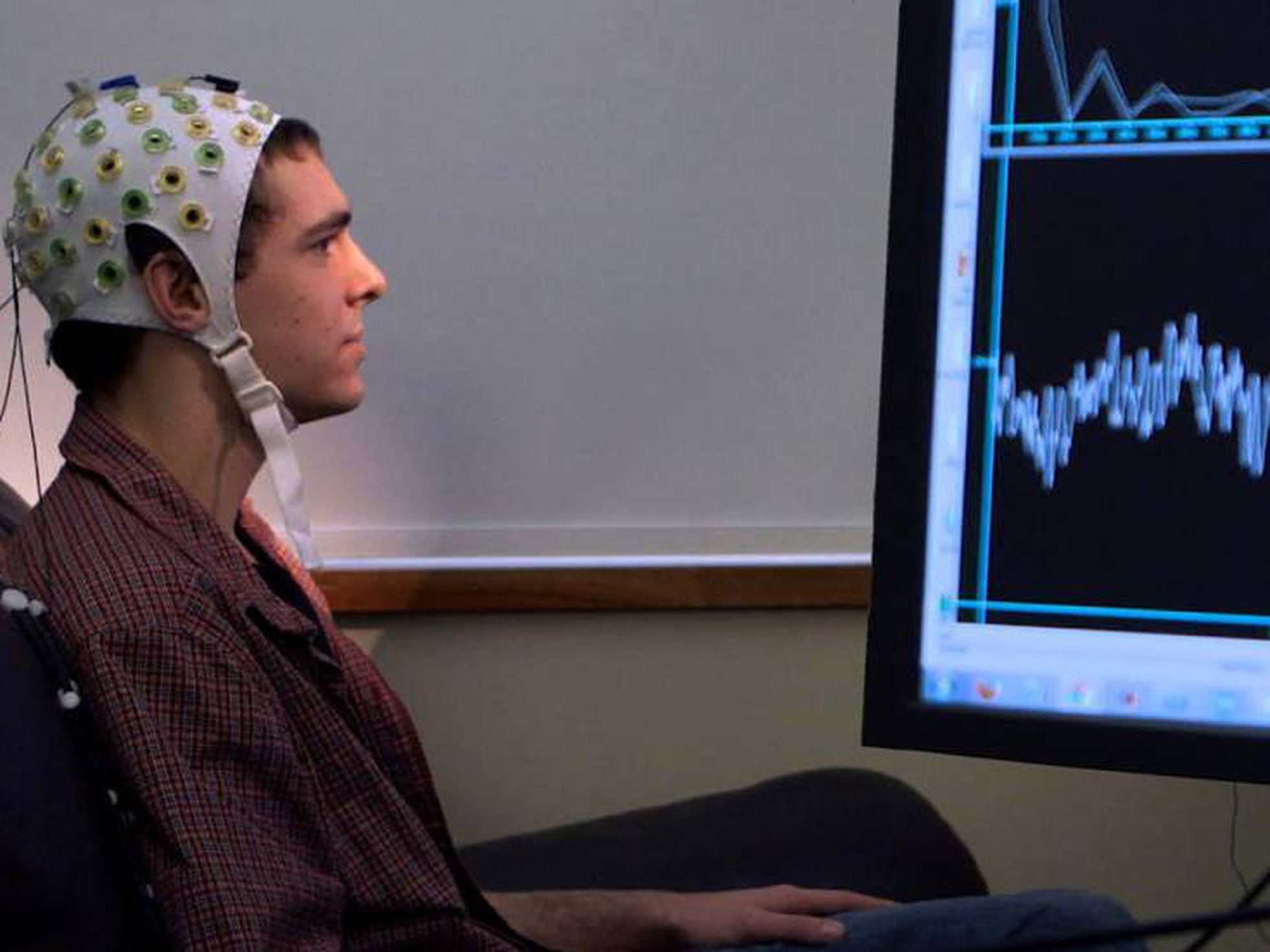 Electrodos y realidad virtual para descifrar el funcionamiento del cerebro