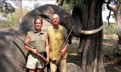 El rey con un elefante abatido en Botsuana