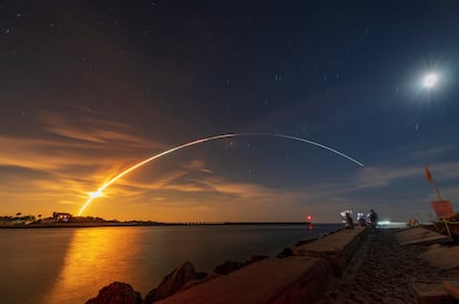 La misión Artemis I recorrerá más de dos millones de kilómetros en unos 25 días, para hacer un sobrevuelo por la superficie de la Luna y regresar a la Tierra el 11 de diciembre, con un amerizaje controlado en el océano Pacífico.