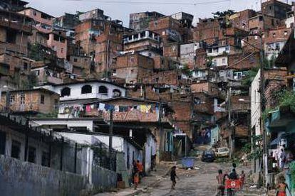 Favela a las afueras de Salvador de Bah&iacute;a, Brasil.