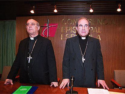 Los obispos auxiliares de Madrid, Eugenio Romero (a la izquierda), y de Toledo, portavoz Juan José Asenjo.